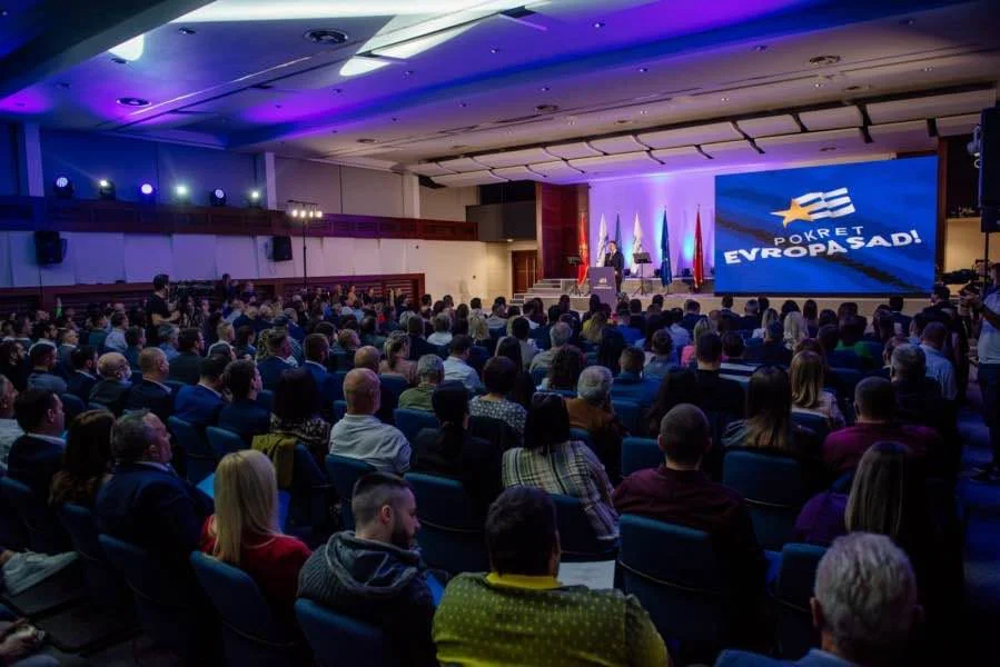 3a0489a1 10e8 4786 906a ce0a0bb2647c 600x900