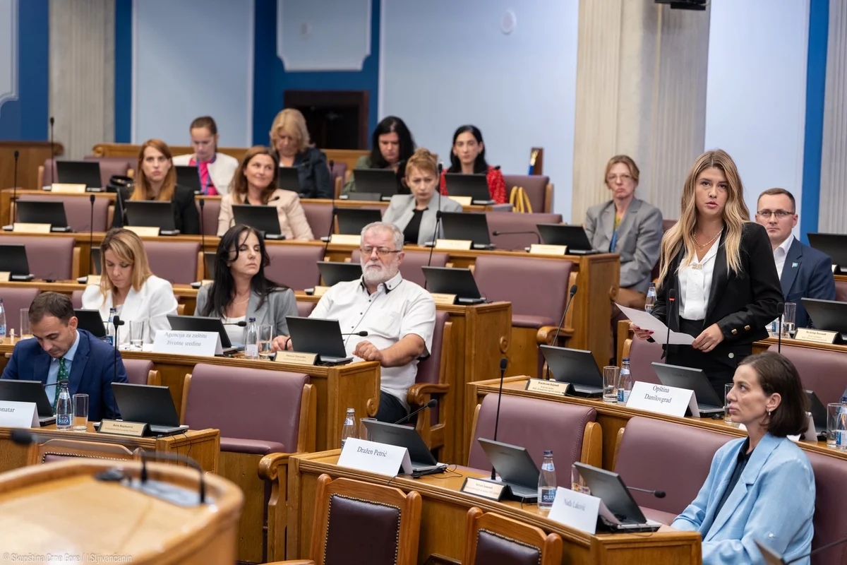 IMG 9b3555f0eca333212089ea8ffabbec2b V