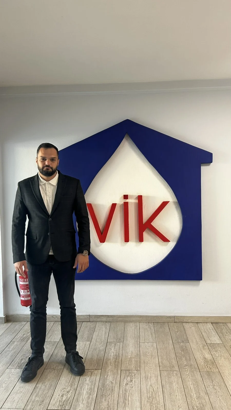 IMG 15f4d9250a7da24ee68f1bb12b8992a5 V