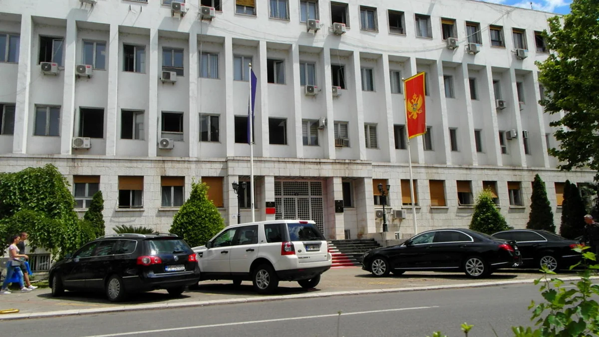 8275475845 9f327abbda b