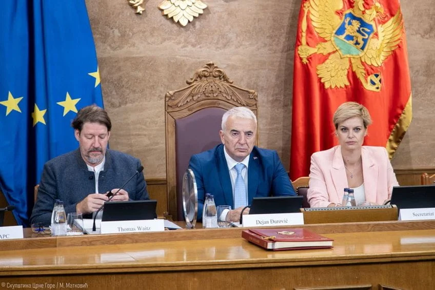 1758278311 image017 i 848x565 599x900