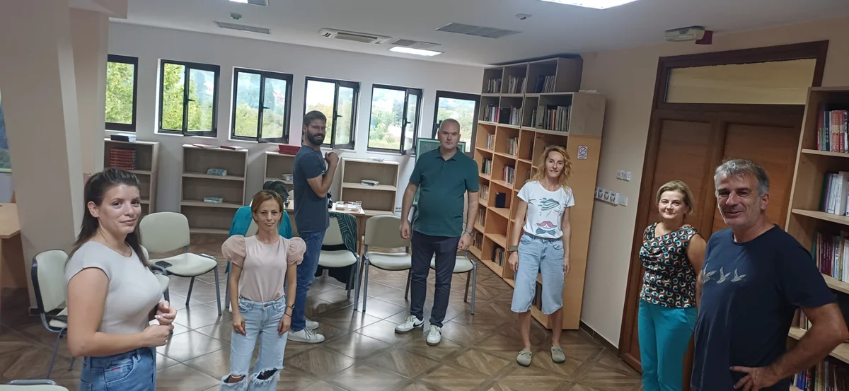 IMG e848b58e330e40f38c92684981a59ce6 V