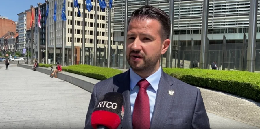 Jakov Milatovic Brisel 1068x530 446x900